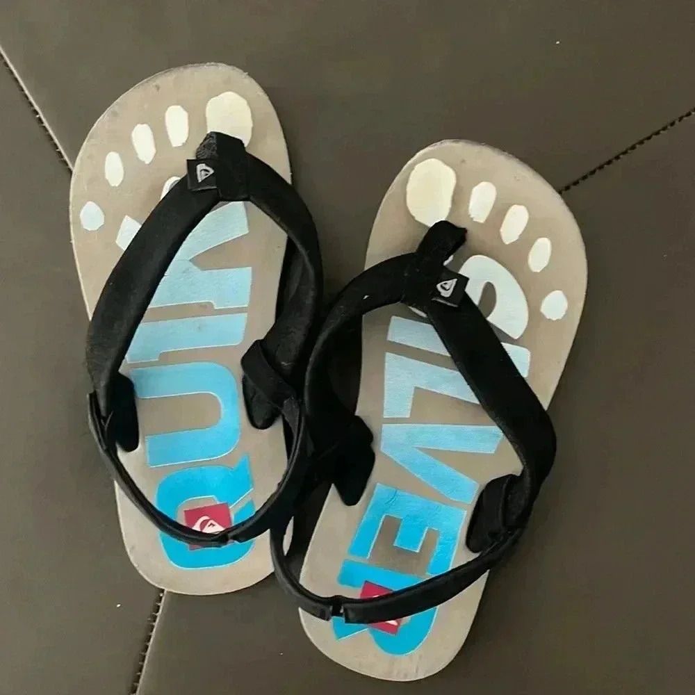 Quiksilver flip flops size 10